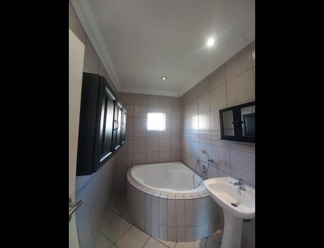 3 BEDROOM PROPERTY TO RENT IN MANTEVREDE